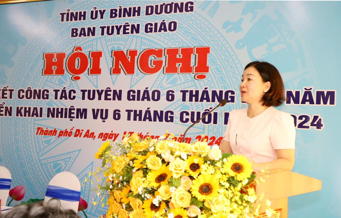 Đồng chí Trương Thị Bích Hạnh - Ủy viên Thường vụ, Trưởng Ban Tuyên giáo Tỉnh ủy Bình Dương phát biểu tại Hội nghị.